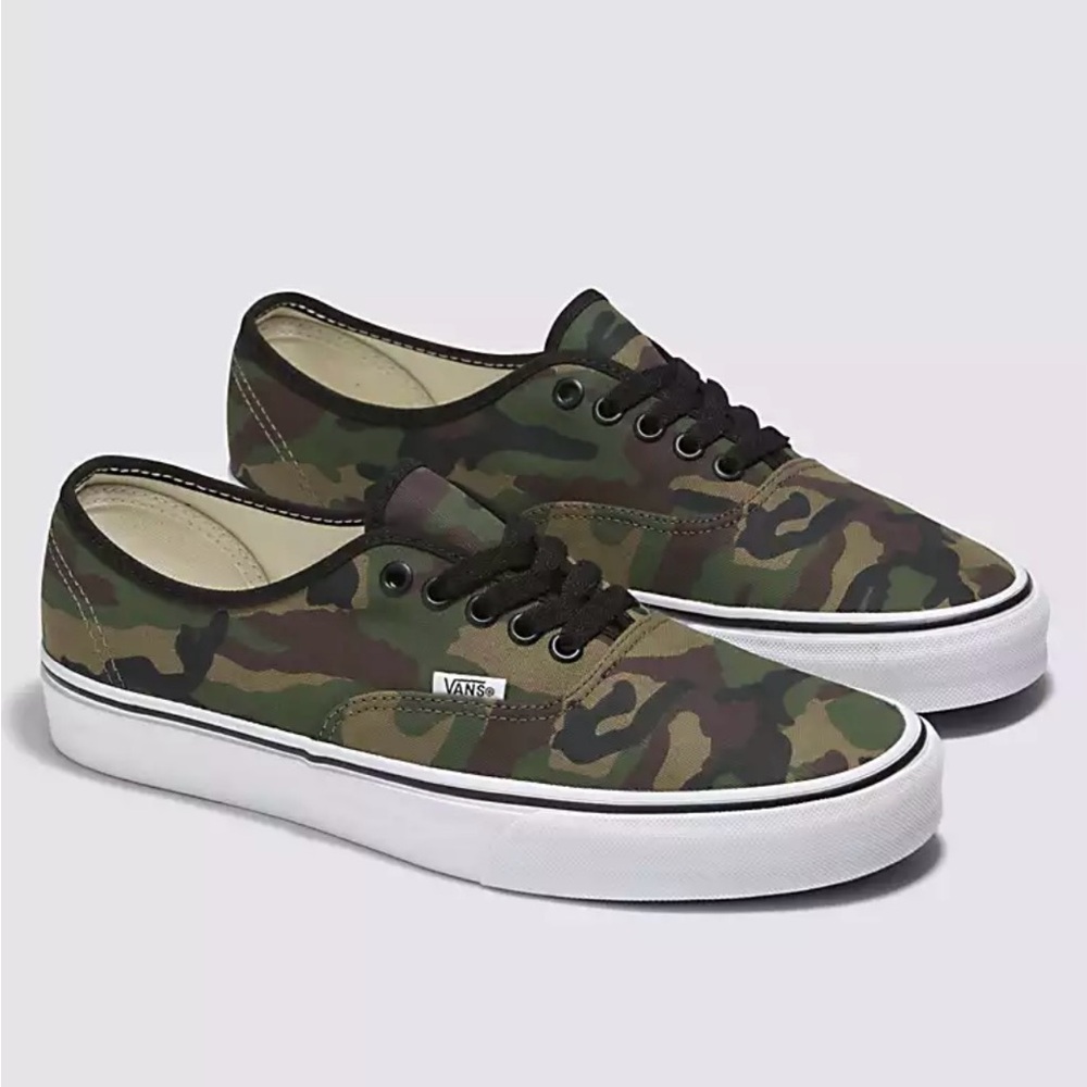 Vans | Men’s camouflage lace up classic style shoes, no laces, size 11.5